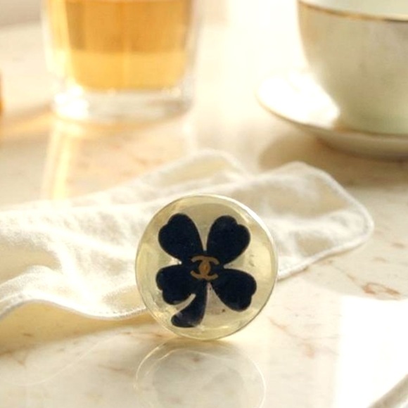 Authentic Vintage CHANEL Lucite Ring LUCKYClover Extremely Rare-Collectors Dream - Picture 10 of 15